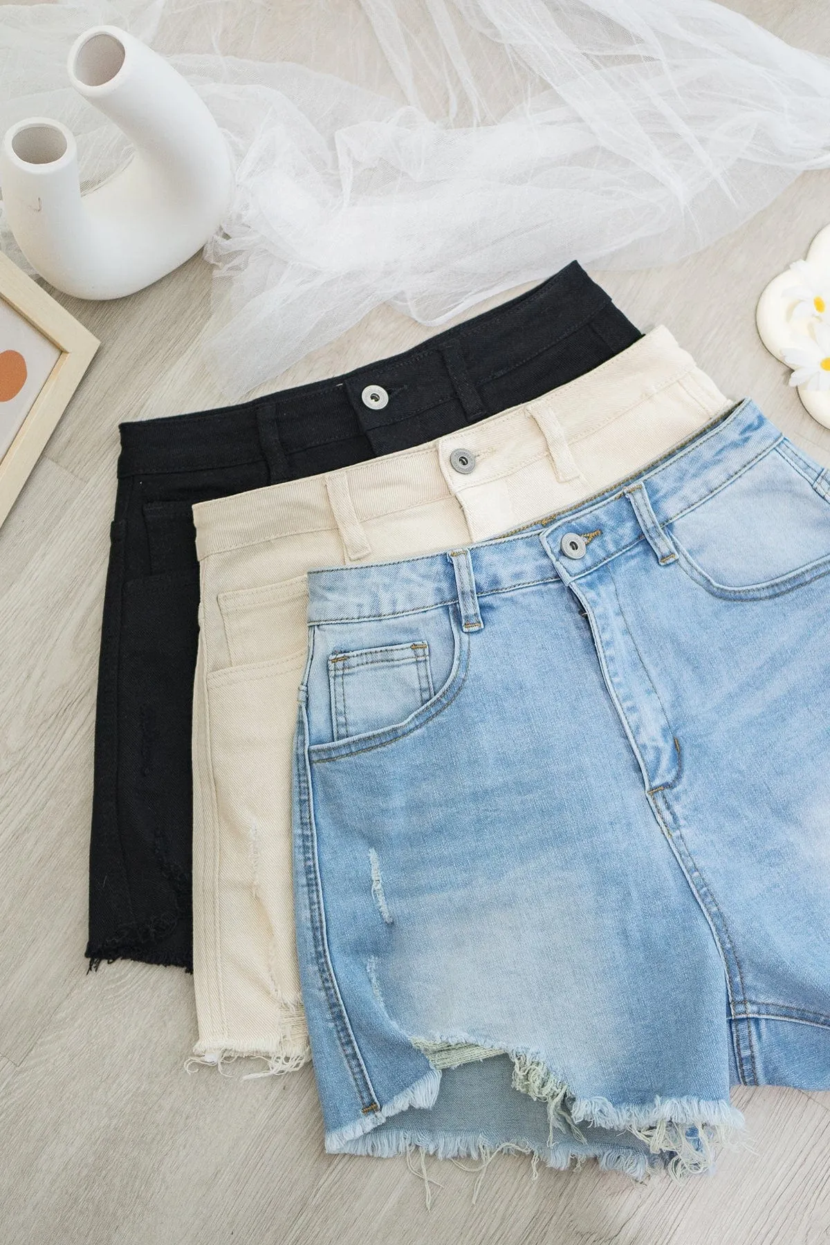 KELLY HIGH WAIST DENIM SHORTS IN MID